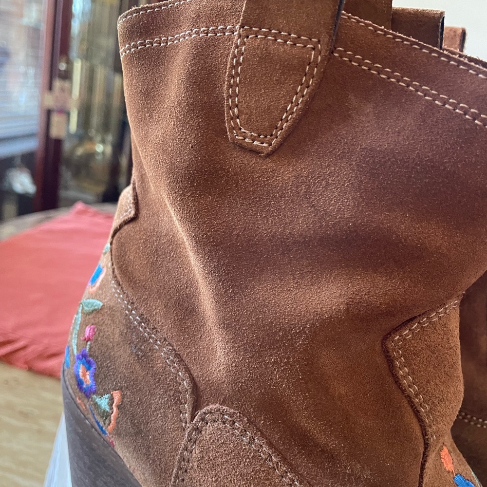 ALDO Suede Embroidered Ankle Boots EUC 10 M - Picture 9 of 15